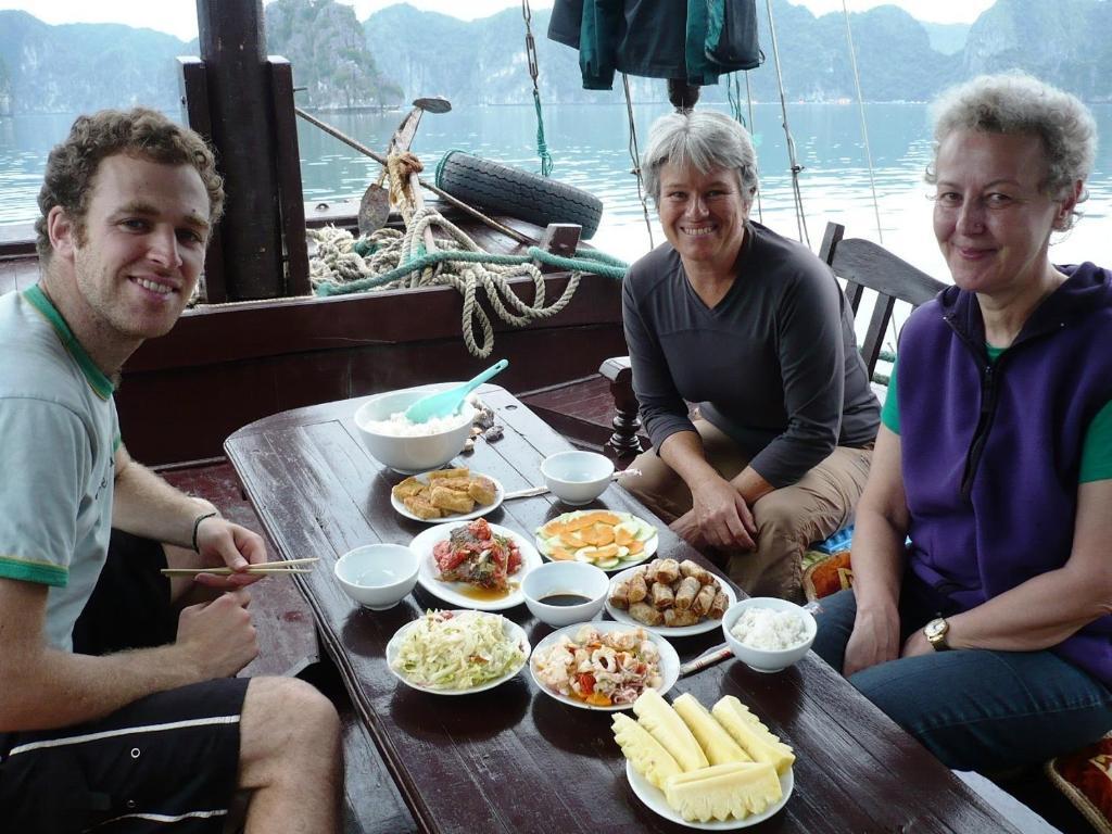 ホテルHoang Gia Minh カットバ島 エクステリア 写真